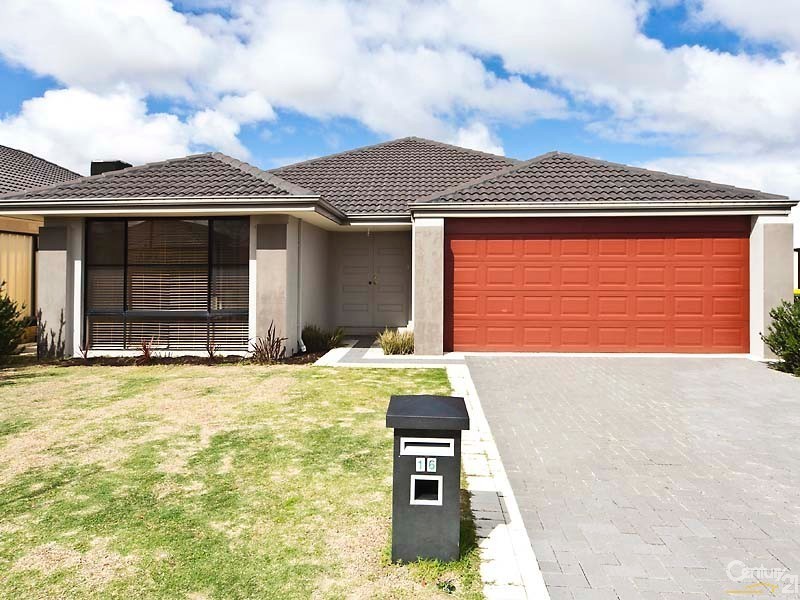 16 Grandoak Drive, Clarkson WA 6030