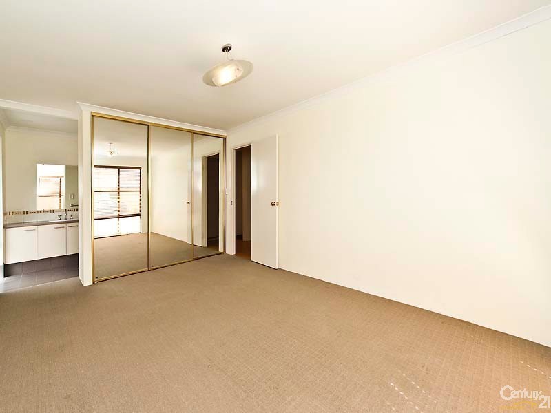 16 Grandoak Drive, Clarkson WA 6030