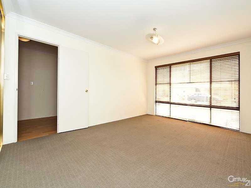 16 Grandoak Drive, Clarkson WA 6030