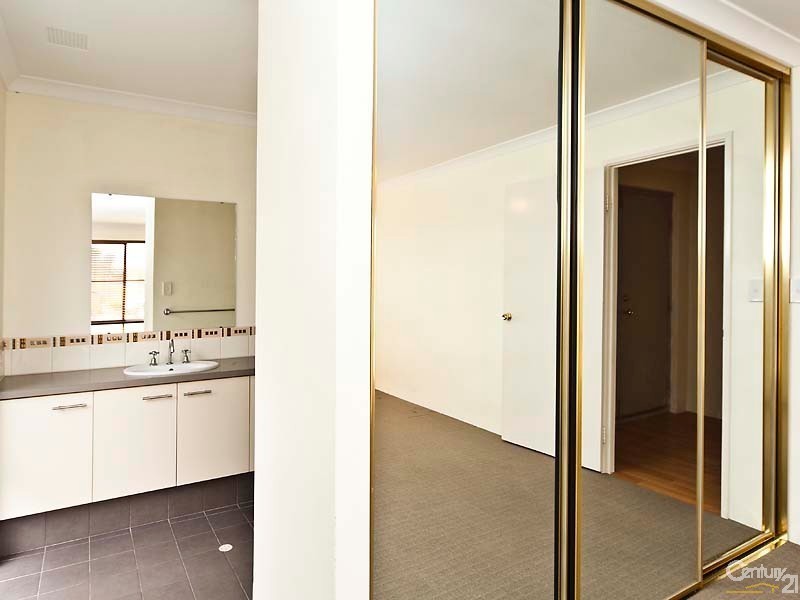 16 Grandoak Drive, Clarkson WA 6030