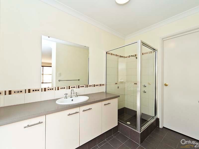 16 Grandoak Drive, Clarkson WA 6030