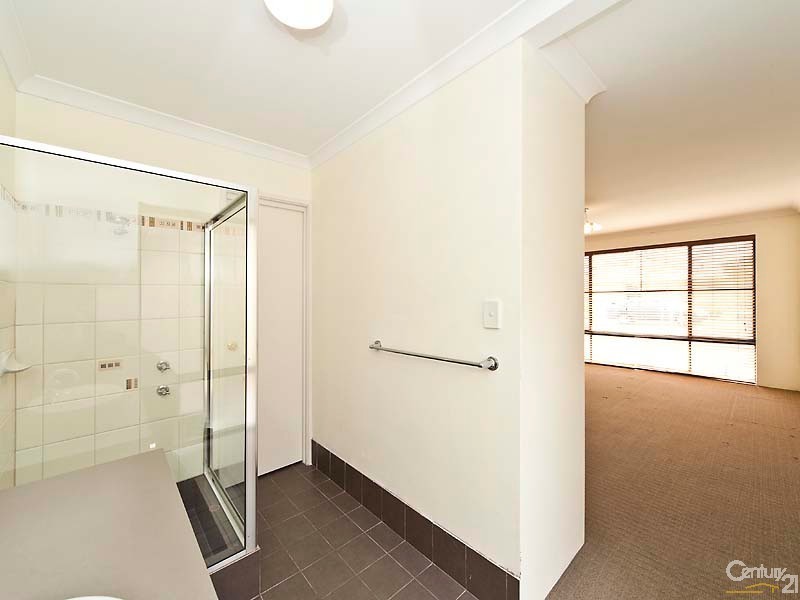 16 Grandoak Drive, Clarkson WA 6030