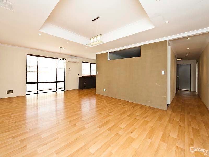 16 Grandoak Drive, Clarkson WA 6030