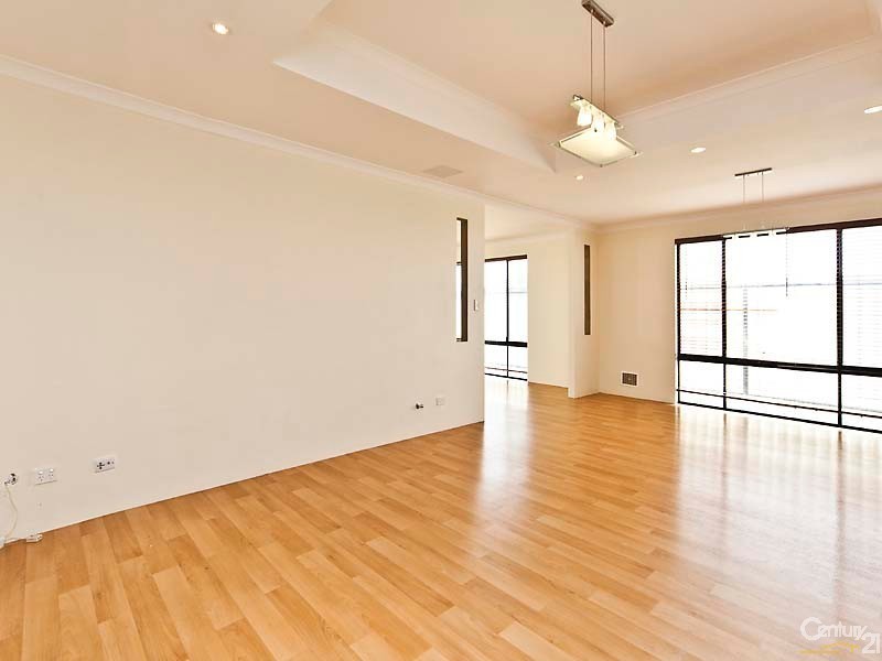 16 Grandoak Drive, Clarkson WA 6030