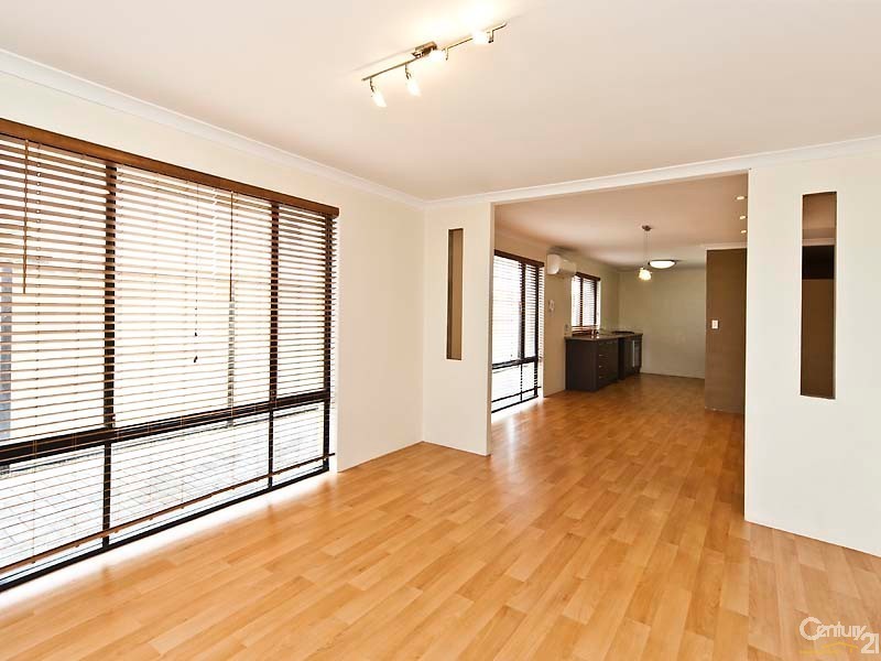 16 Grandoak Drive, Clarkson WA 6030