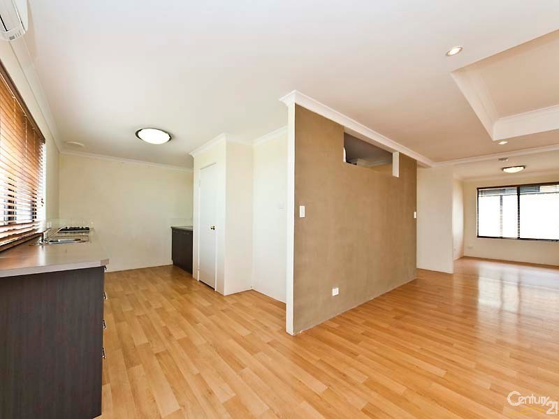 16 Grandoak Drive, Clarkson WA 6030