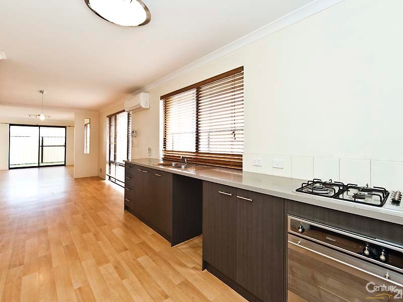 16 Grandoak Drive, Clarkson WA 6030