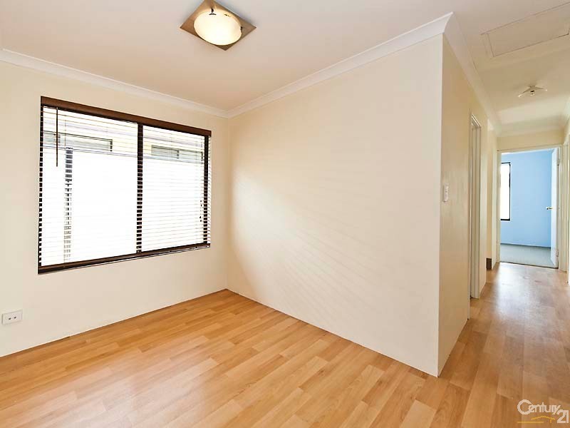 16 Grandoak Drive, Clarkson WA 6030