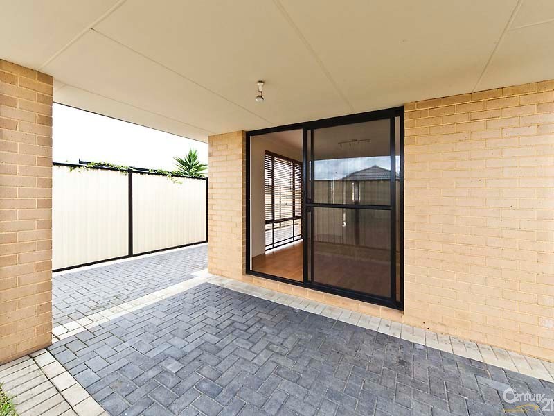 16 Grandoak Drive, Clarkson WA 6030