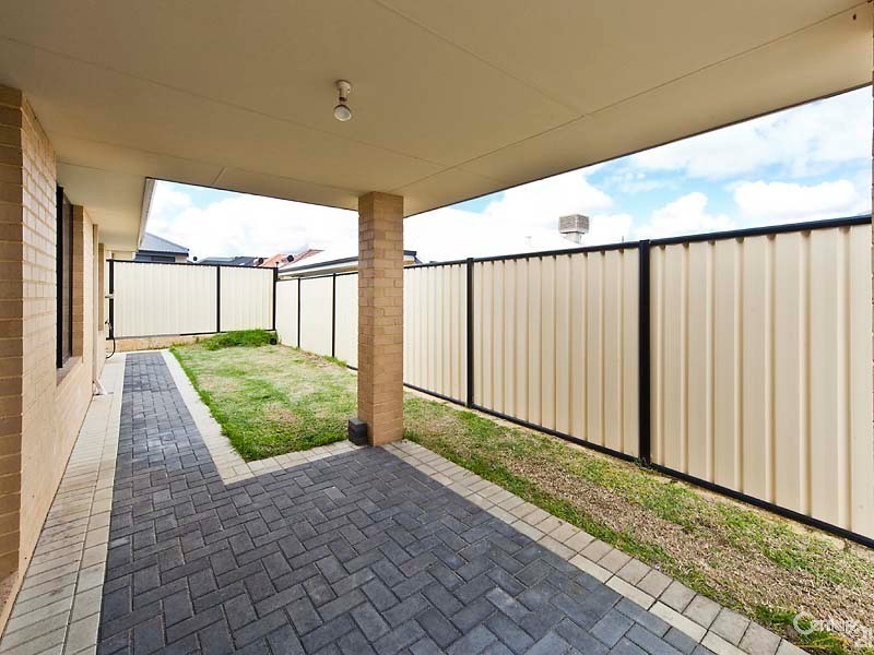 16 Grandoak Drive, Clarkson WA 6030