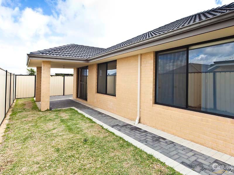 16 Grandoak Drive, Clarkson WA 6030