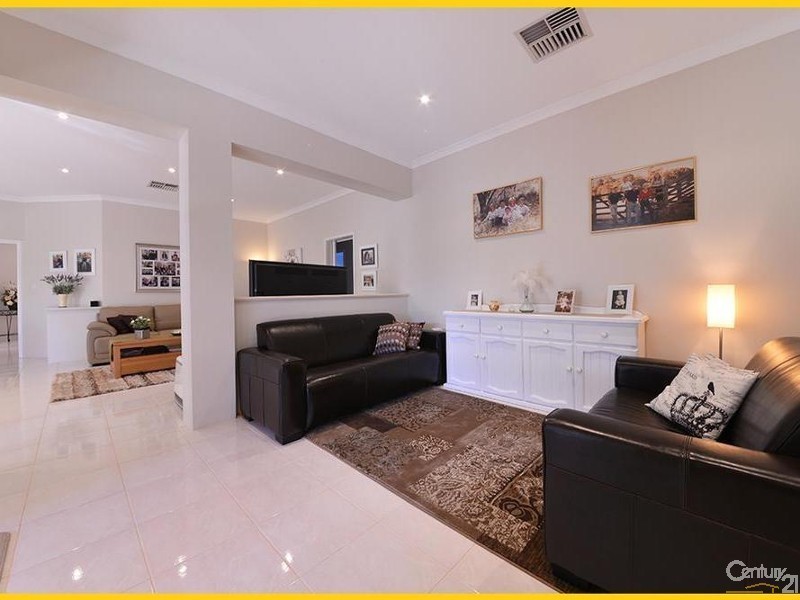 11 Marin Parade, Mindarie WA 6030