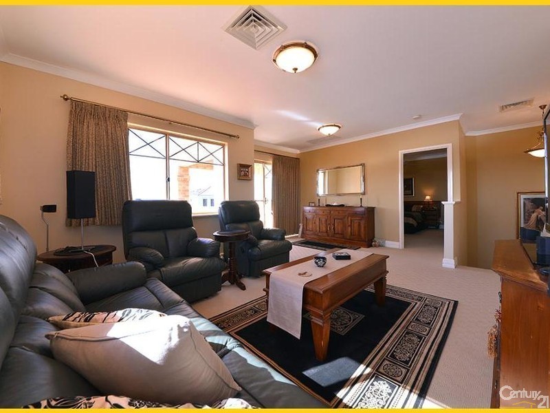 11 Marin Parade, Mindarie WA 6030