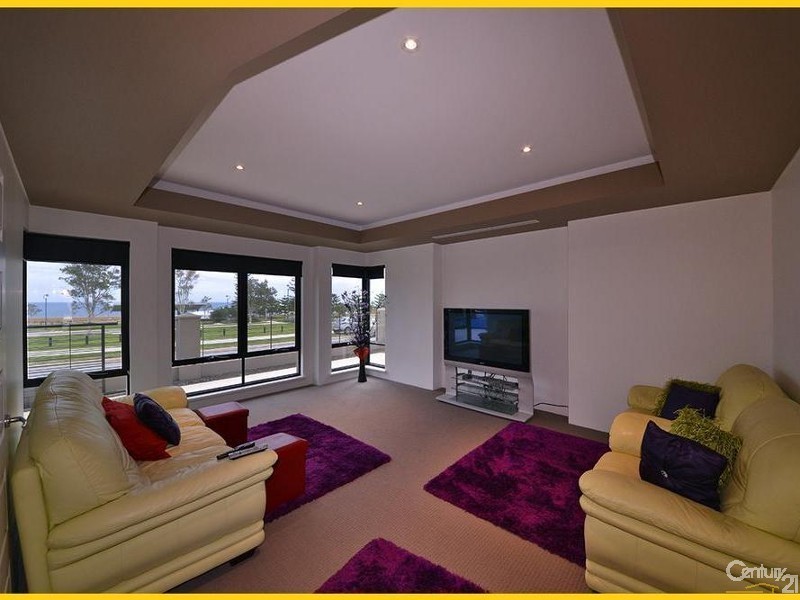 14 Yarmouth Road, Jindalee WA 6036