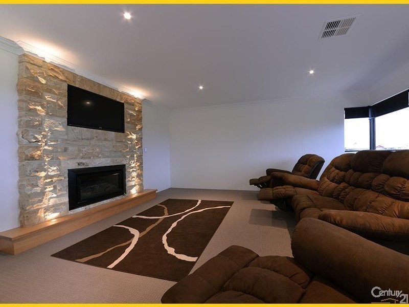 14 Yarmouth Road, Jindalee WA 6036