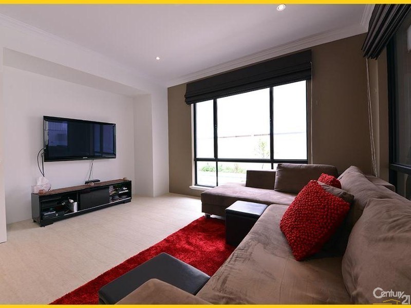 14 Yarmouth Road, Jindalee WA 6036