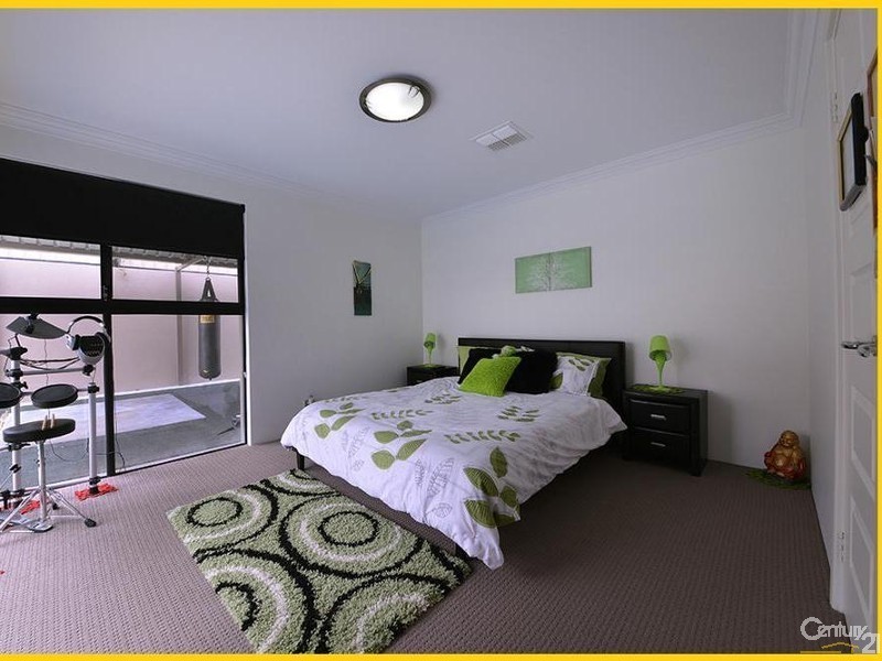 14 Yarmouth Road, Jindalee WA 6036