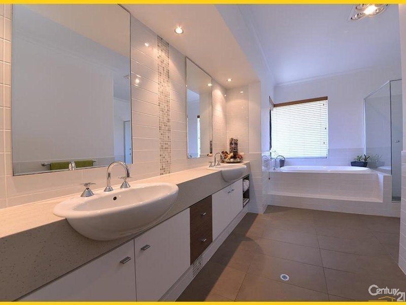 11 Belize Way, Mindarie WA 6030