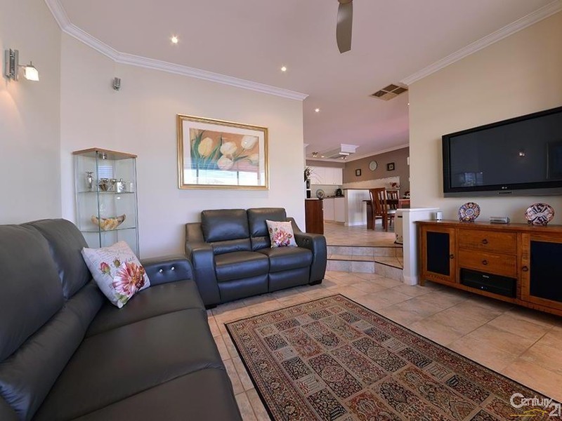 1A Keys Close, Mindarie WA 6030