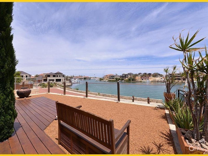 8A Kings Lynn Rise, Mindarie WA 6030
