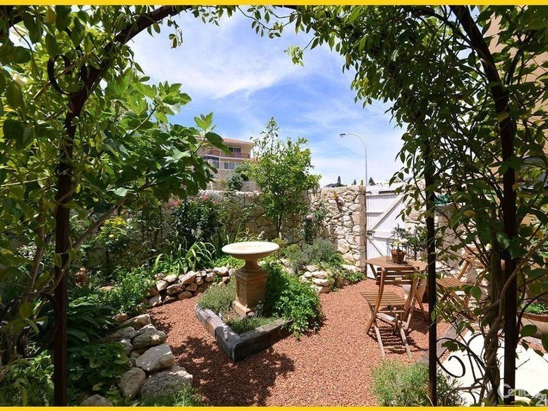 8A Kings Lynn Rise, Mindarie WA 6030