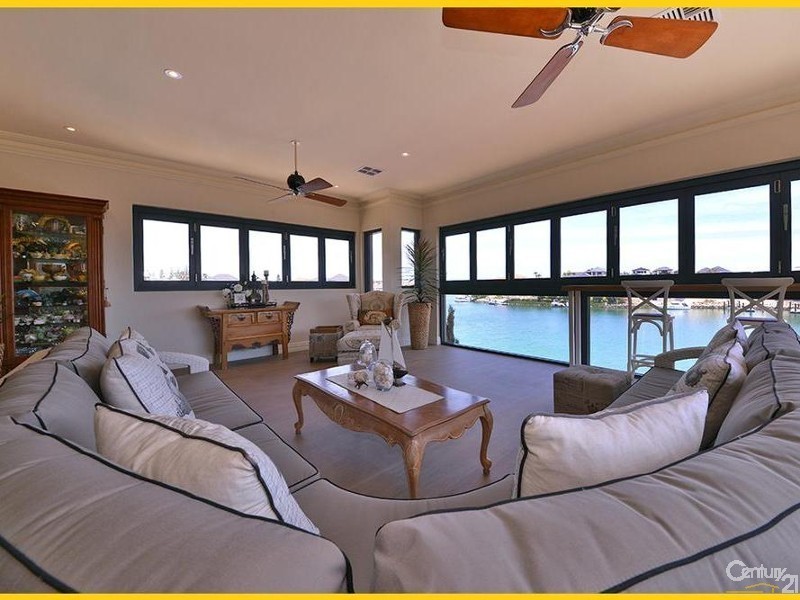 8A Kings Lynn Rise, Mindarie WA 6030