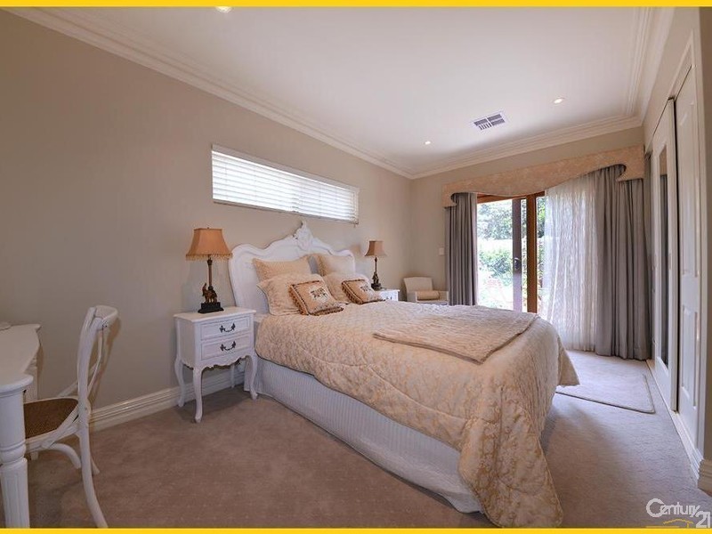 8A Kings Lynn Rise, Mindarie WA 6030