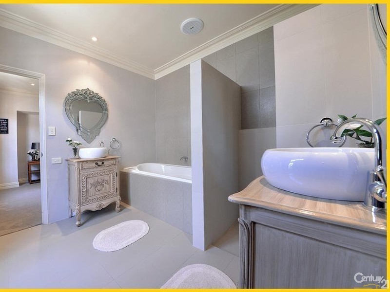 8A Kings Lynn Rise, Mindarie WA 6030