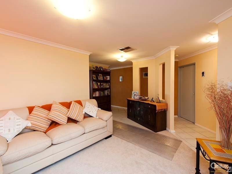 12 Kilmarnock Loop, Kinross WA 6028