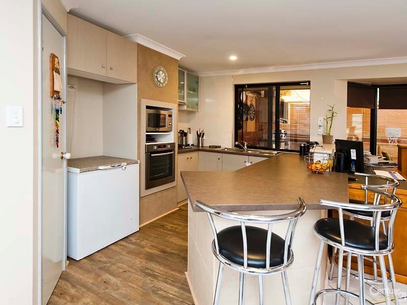 12 Kilmarnock Loop, Kinross WA 6028