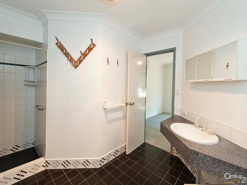 6 Holley Place, Marangaroo WA 6064