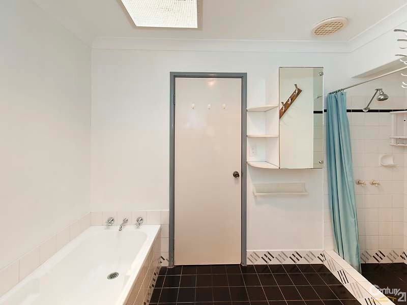 6 Holley Place, Marangaroo WA 6064