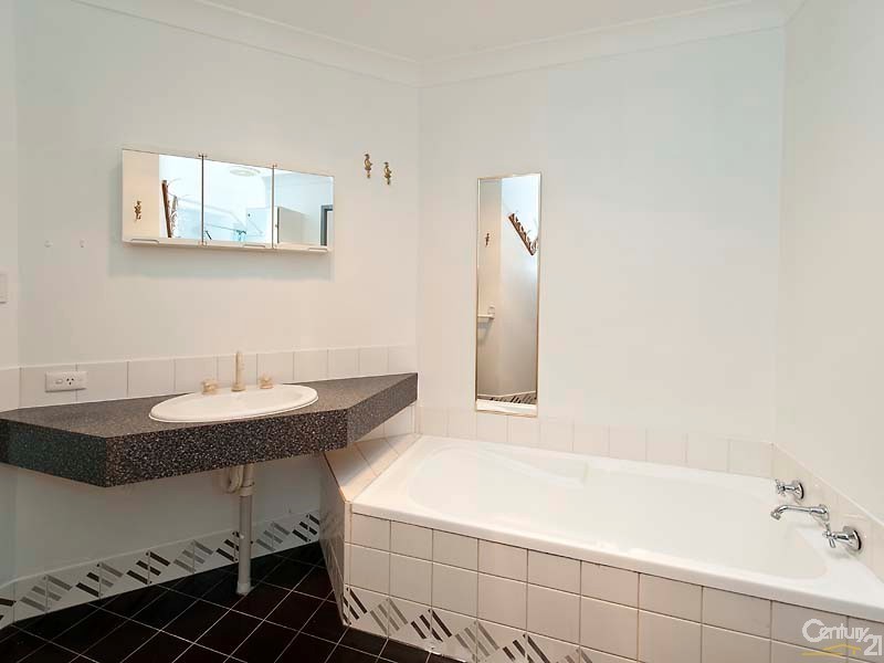 6 Holley Place, Marangaroo WA 6064