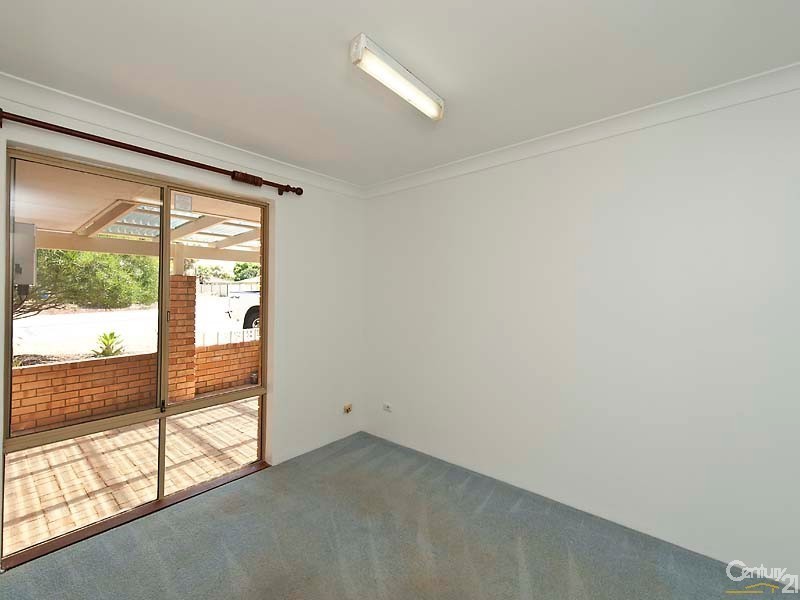 6 Holley Place, Marangaroo WA 6064