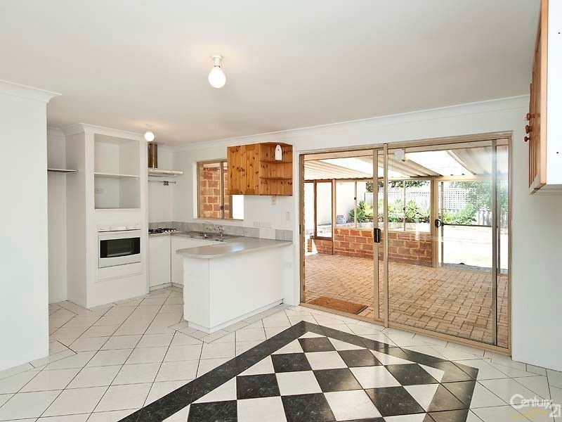 6 Holley Place, Marangaroo WA 6064