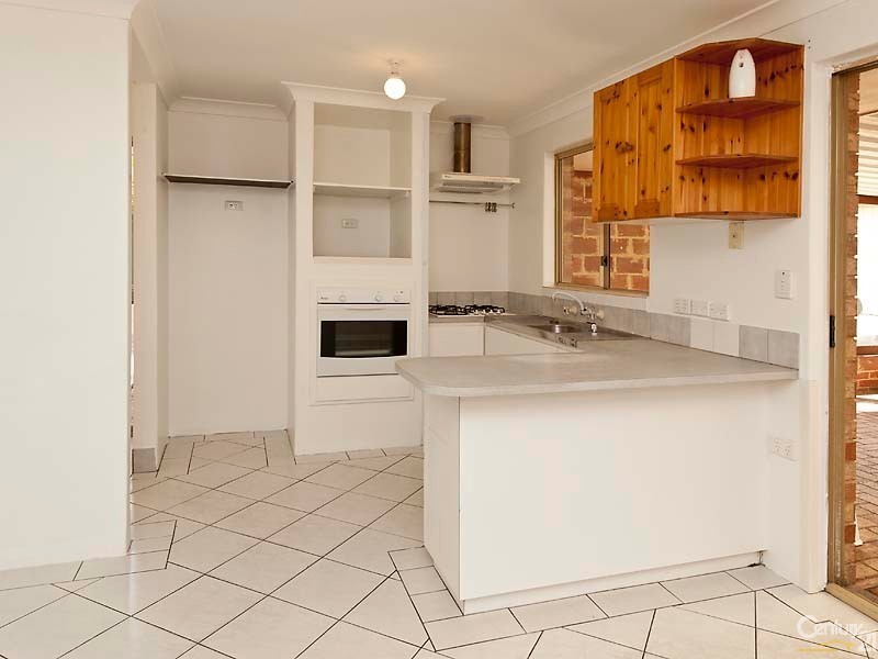 6 Holley Place, Marangaroo WA 6064