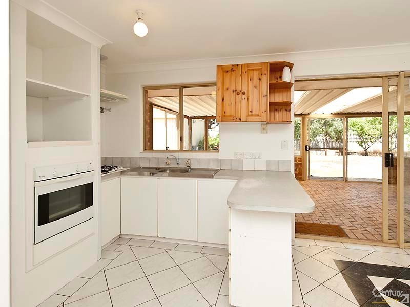 6 Holley Place, Marangaroo WA 6064