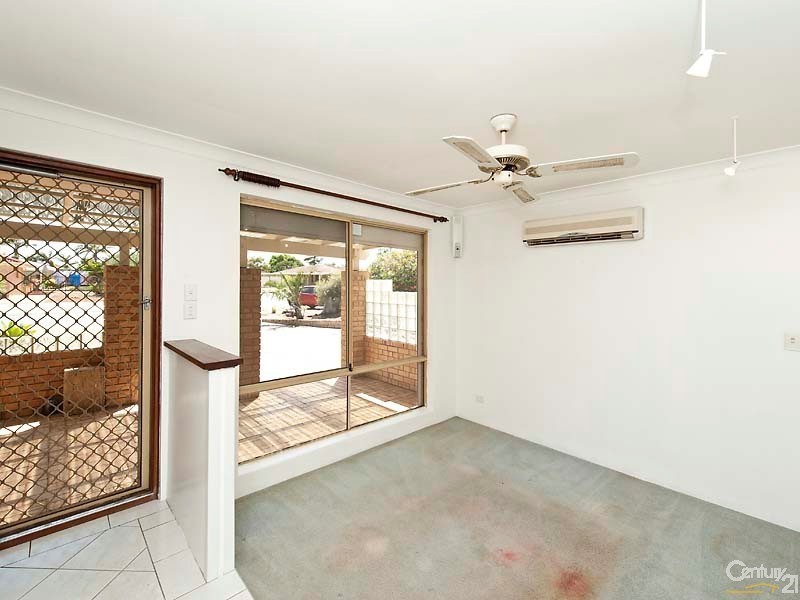 6 Holley Place, Marangaroo WA 6064