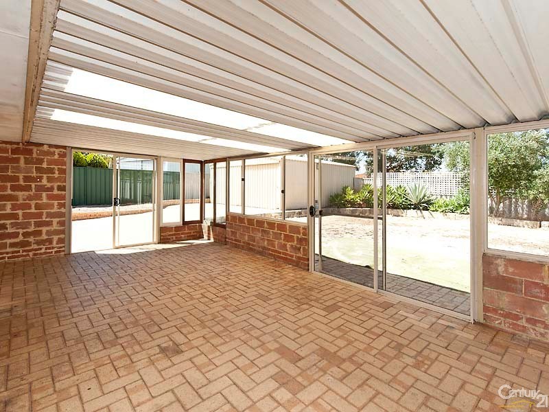 6 Holley Place, Marangaroo WA 6064
