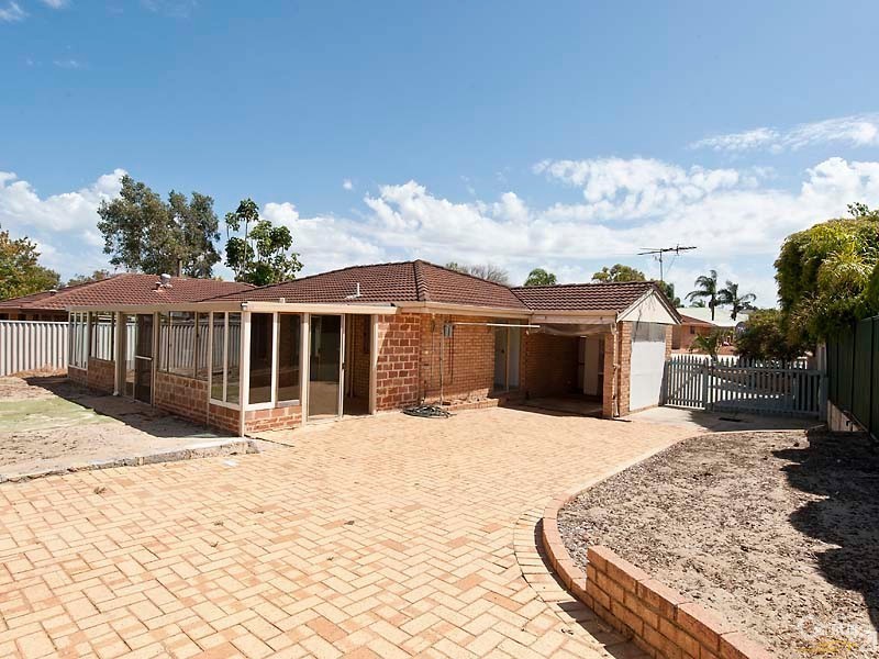 6 Holley Place, Marangaroo WA 6064