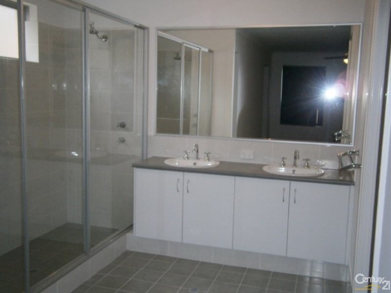 4 Rotterdam Vista, Hocking WA 6065