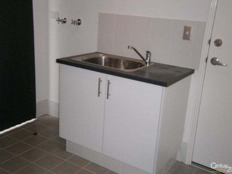 4 Rotterdam Vista, Hocking WA 6065