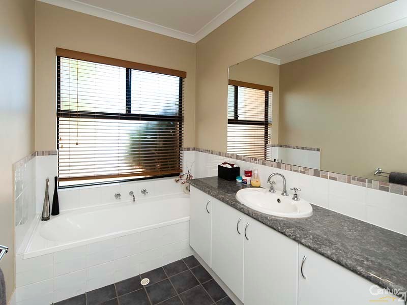 11 Agnes Way, Quinns Rocks WA 6030