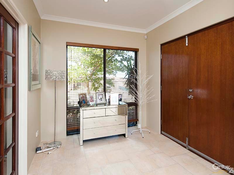 11 Agnes Way, Quinns Rocks WA 6030