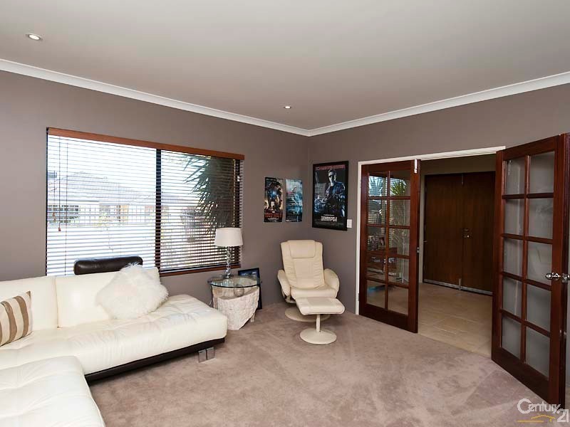 11 Agnes Way, Quinns Rocks WA 6030