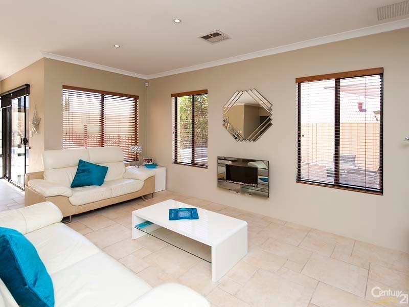 11 Agnes Way, Quinns Rocks WA 6030