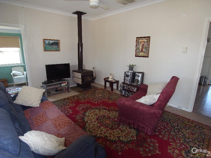 9 Harrington Street, Calingiri WA 6569