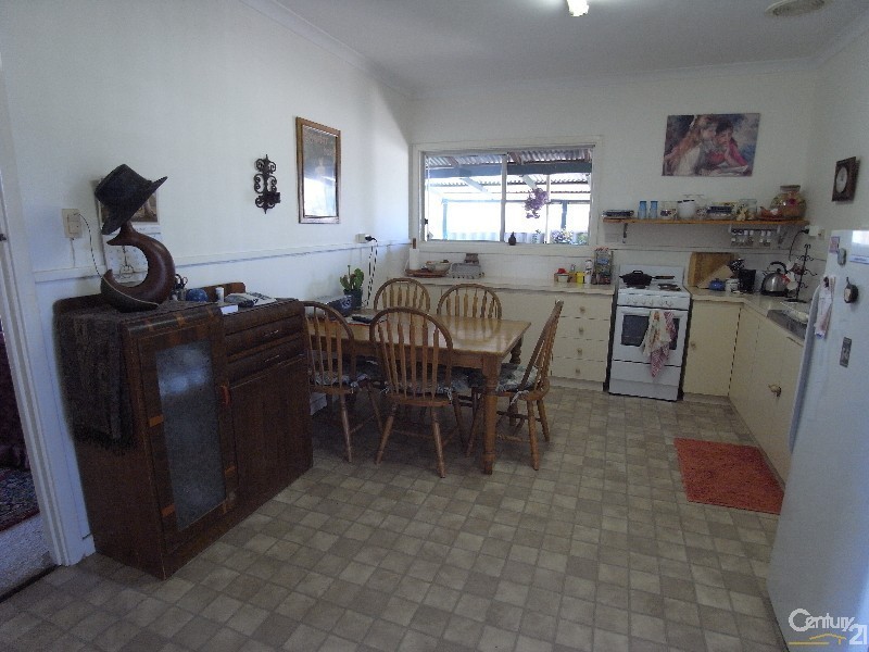 9 Harrington Street, Calingiri WA 6569