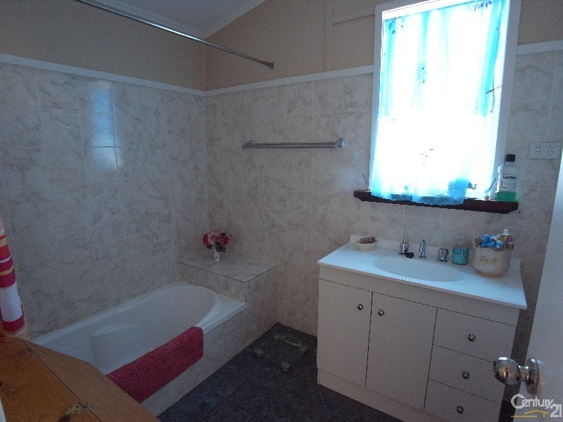 9 Harrington Street, Calingiri WA 6569