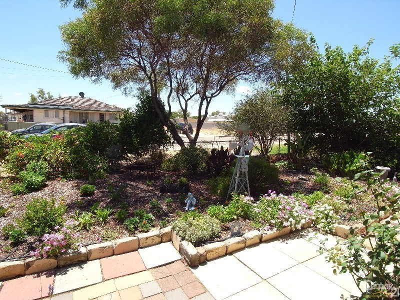 9 Harrington Street, Calingiri WA 6569